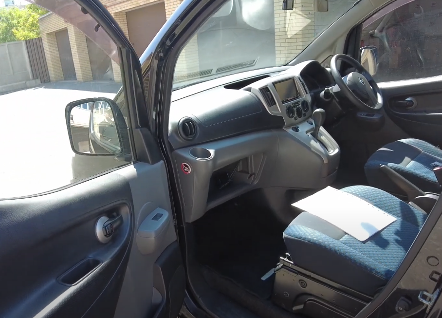 Минивэн Nissan Cargo Van